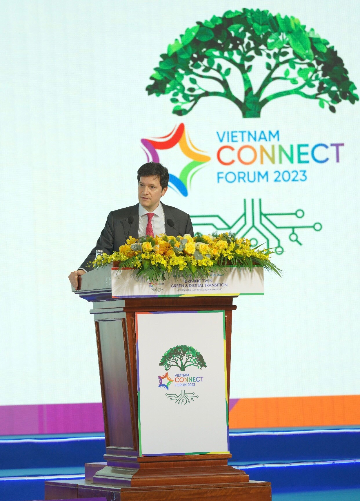 Giám đốc điều hành McKinsey & Company Việt Nam đưa ra gợi ý về ba giải pháp chuyển đổi xanh cho Việt Nam.