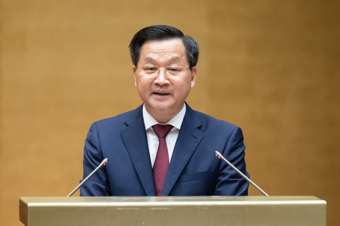 Phó thủ tướng Lê Minh Khái trình bày báo cáo kinh tế xã hội, ngày 22/5. Ảnh: Hoàng Phong