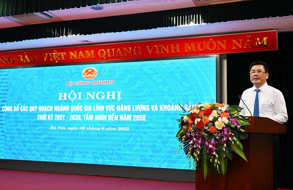 Bộ trưởng Nguyễn Hồng Diên: 