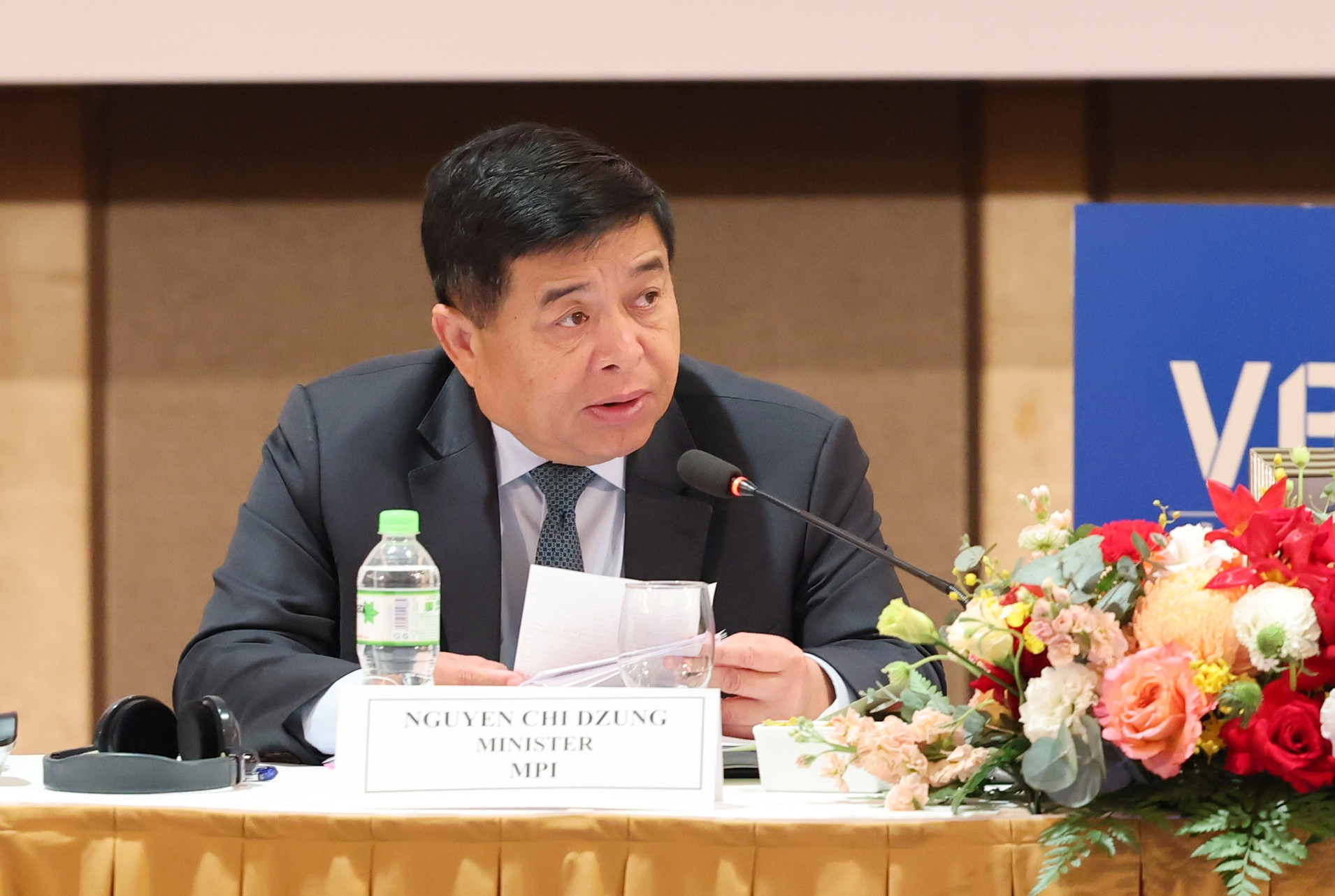 Bộ trưởng Bộ Kế hoạch và Đầu tư Nguyễn Chí Dũng cho rằng tăng trưởng xanh là chìa khóa đảm bảo cho việc thực hiện Chiến lược phát triển kinh tế - xã hội 2021-2030 của Việt Nam.
