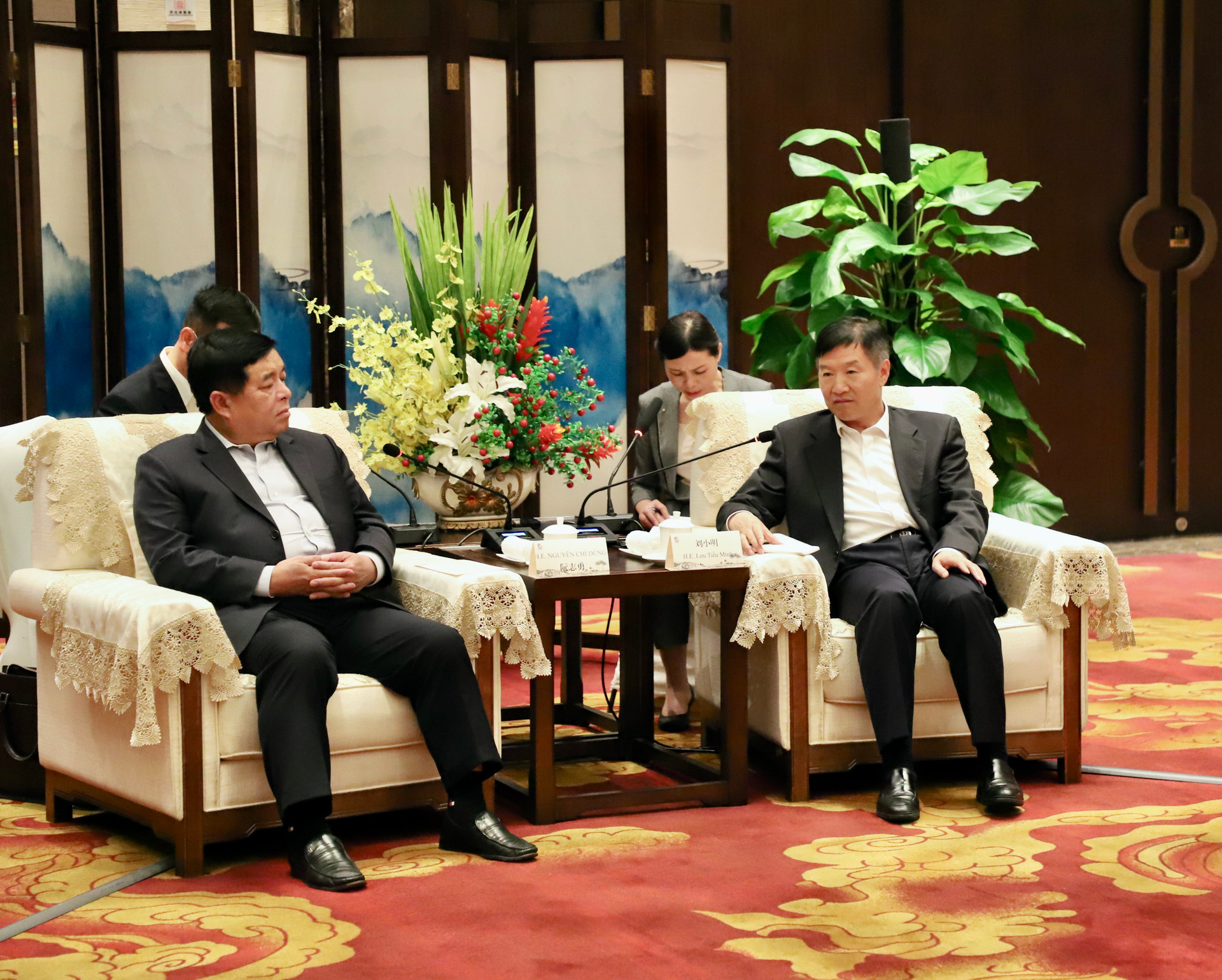 Bộ trưởng Nguyễn Chí Dũng và đoàn công tác cũng làm việc với ông Lưu Tiểu Minh, Phó bí thư Tỉnh uỷ, Chủ tịch Chính quyền tỉnh Hải Nam.