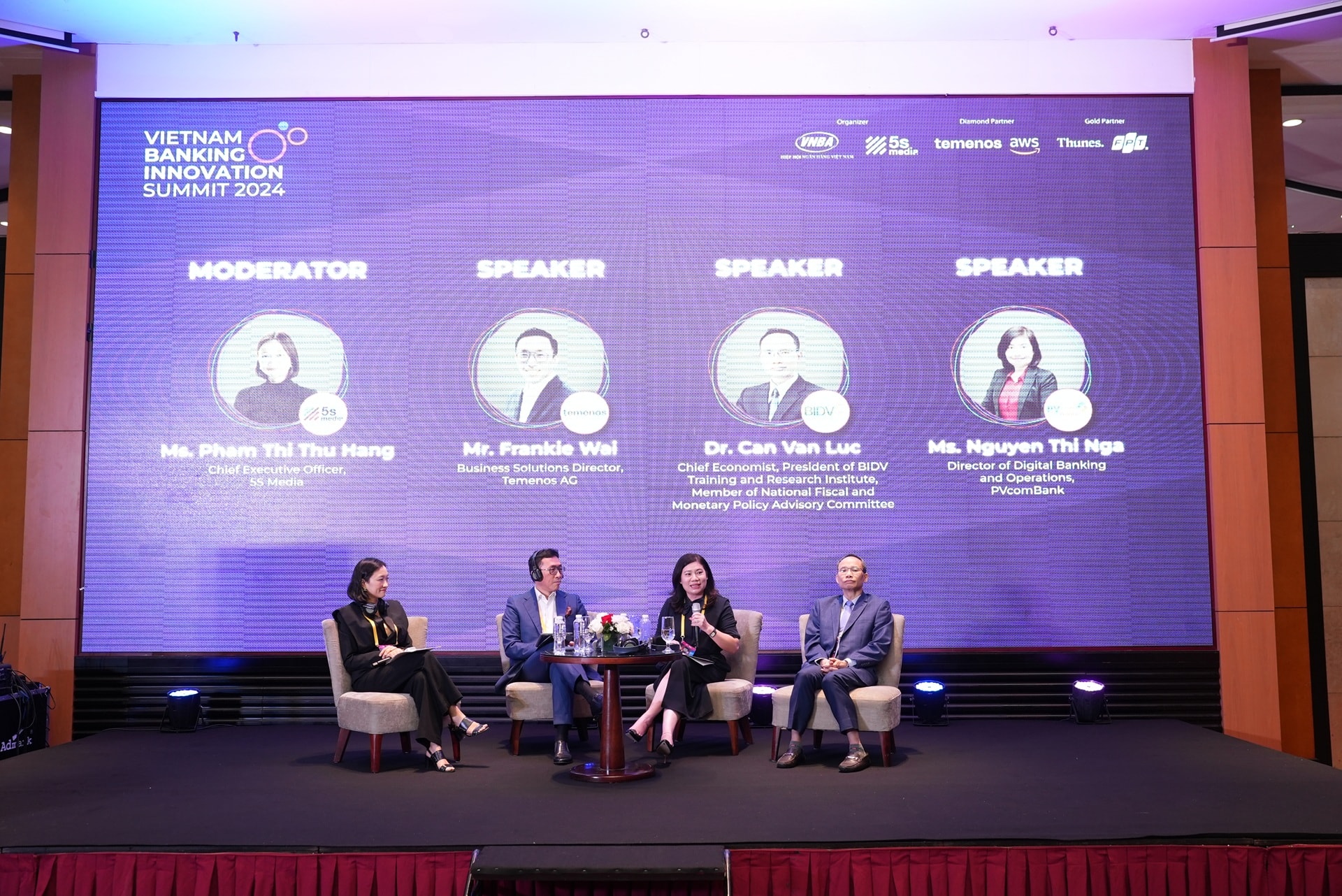 Các chuyên gia thảo luận tại Hội nghị Vietnam Banking Innovation Summit 