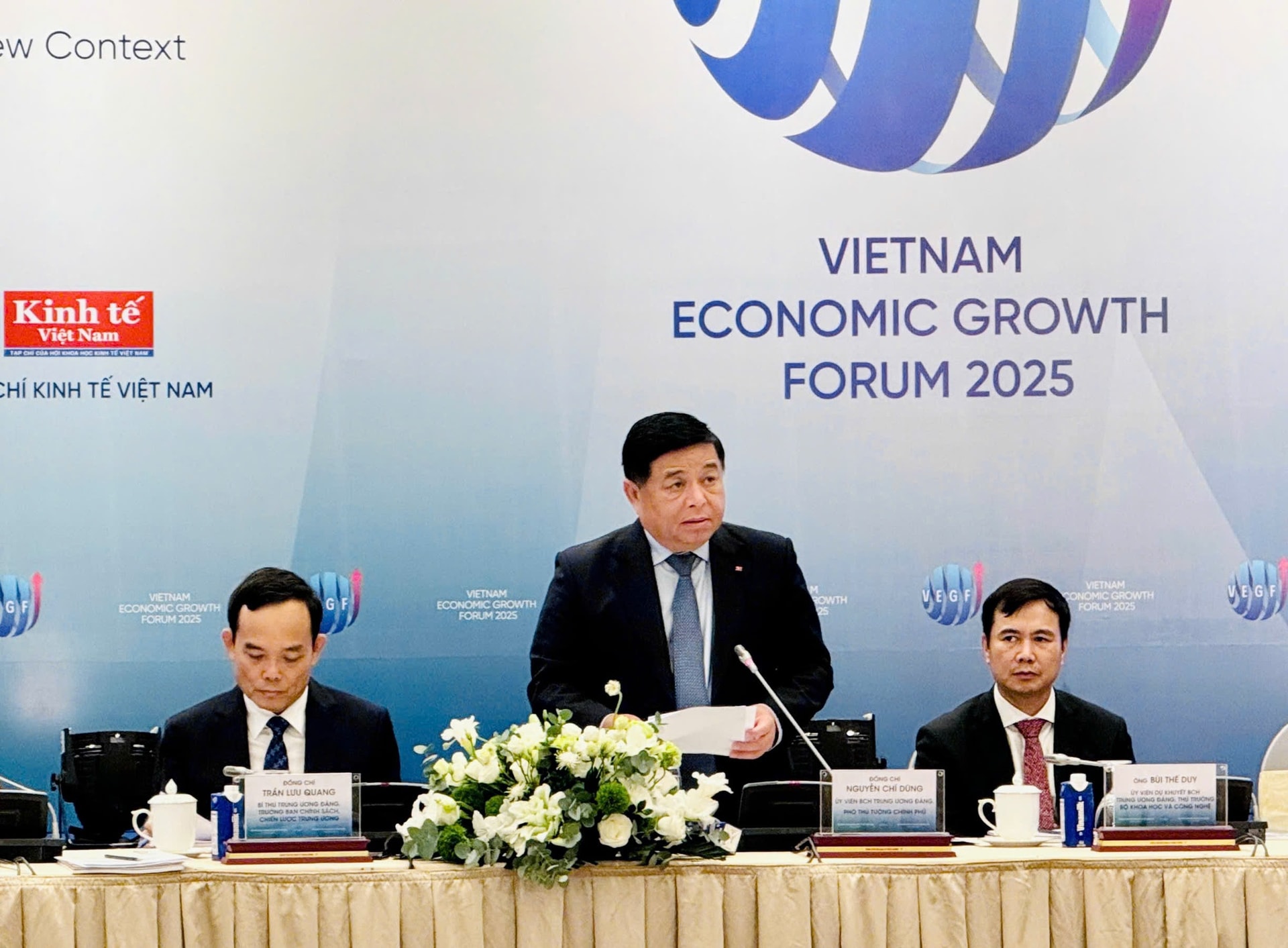 Phó Thủ tướng Nguyễn Chí Dũng luận bàn về giải pháp thúc đẩy tăng trưởng kinh tế cao và bền vững- Ảnh 1.