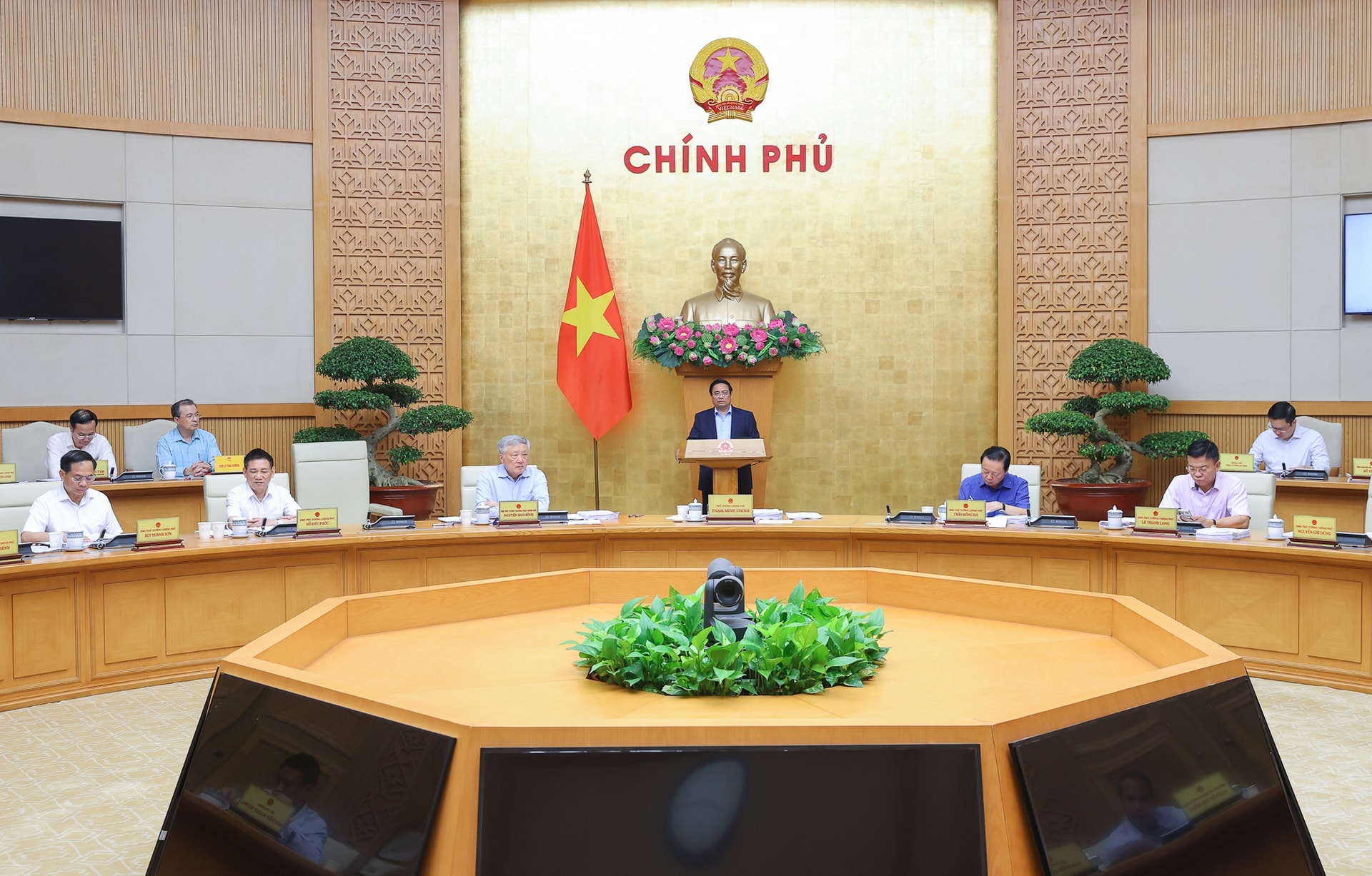 Công tác điều hành của Ngân hàng Nhà nước trước áp lực lãi suất, tỷ giá, giá vàng- Ảnh 1.