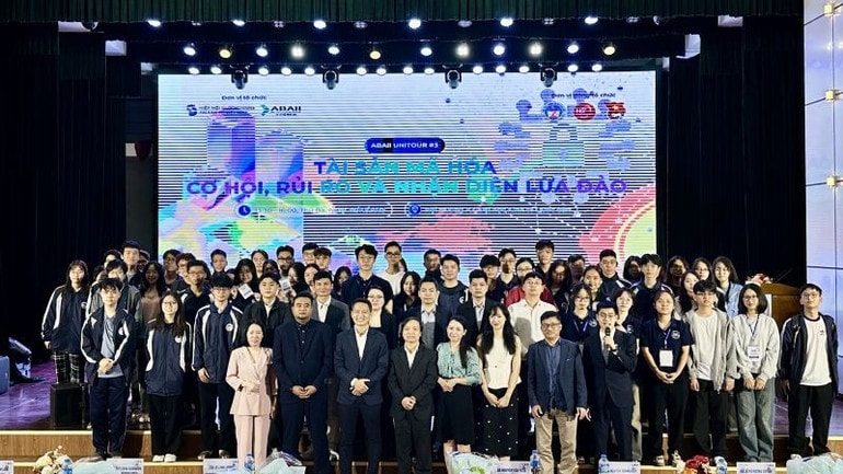 Đại biểu và sinh viên tham dự sự kiện. tss-ksfintech1.jpg