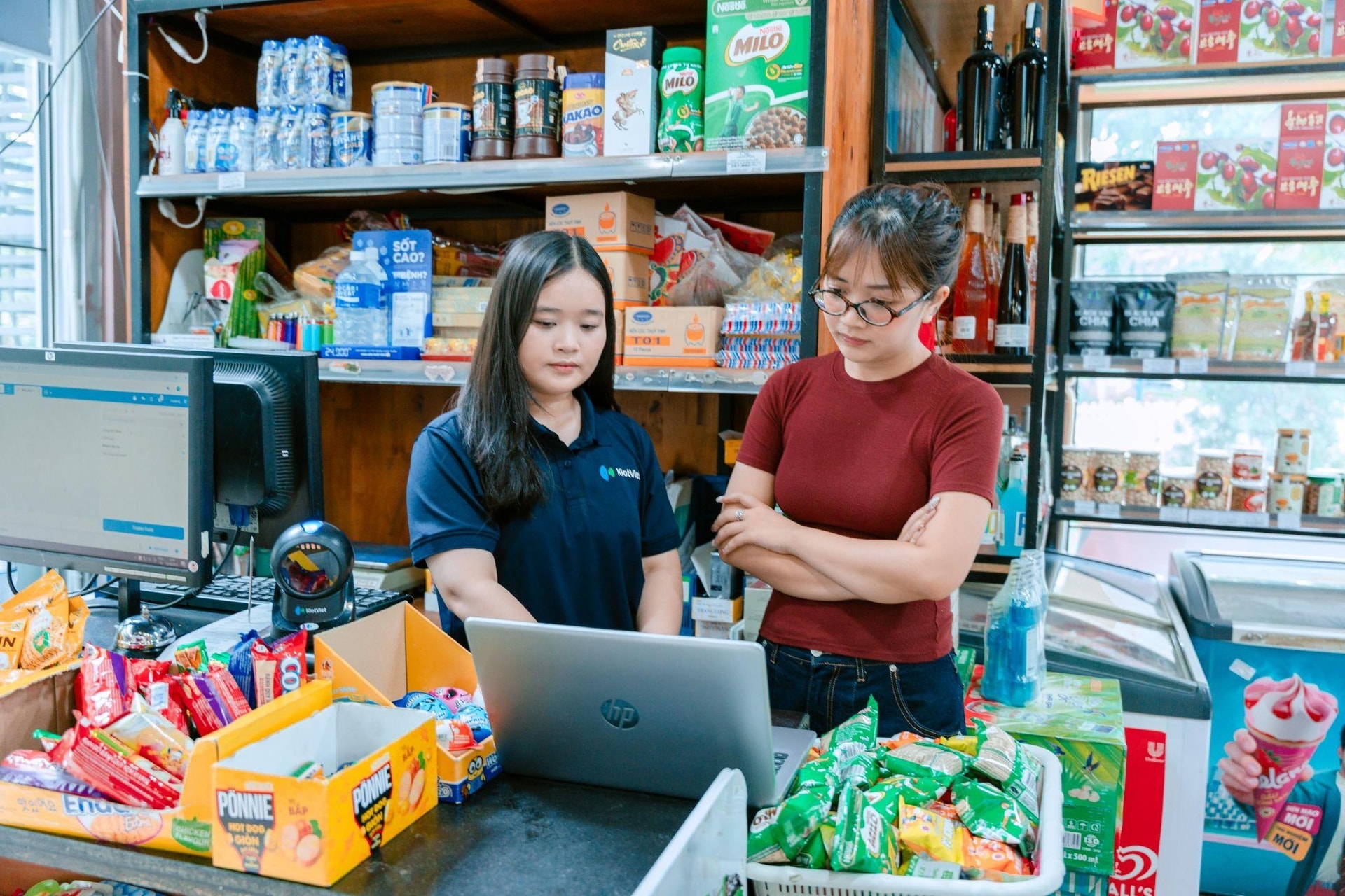 Thanh toán không dùng tiền mặt mở ra cơ hội cho các ngân hàng cho vay tiêu dùng qua phát hành thẻ và các hình thanh toán một chạm  Thanh toán không dùng tiền mặt mở ra cơ hội cho các ngân hàng cho vay tiêu dùng qua phát hành thẻ và các hình thanh toán một chạm
