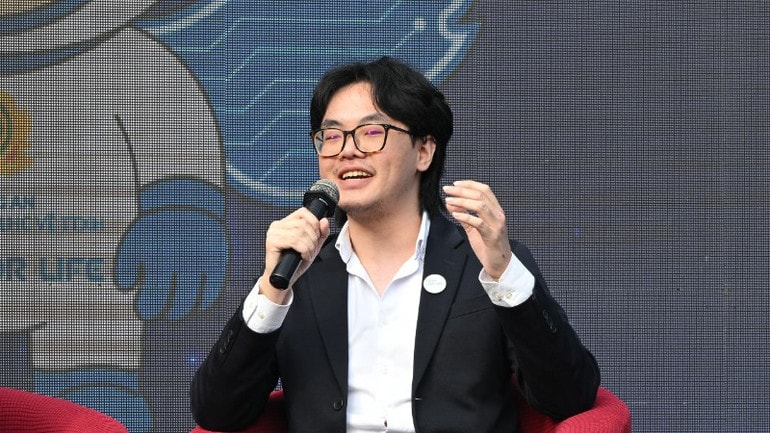 Ông Isaac Tan Tang Yue, đại diện đội đạt giải Nhì cuộc thi Data For Life. dtv-6009-1-2278.jpg