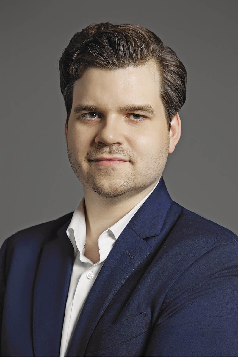 Trang3-Alexander Ziehe Portrait Photo 2024 (10) (1).jpg