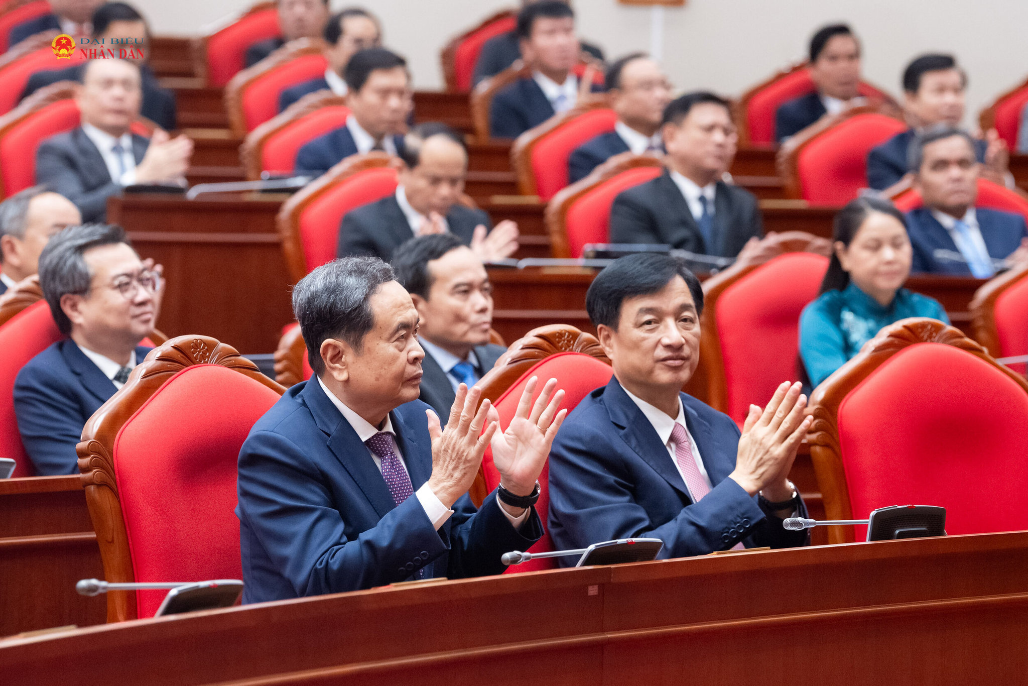 Chủ tịch Quốc hội Trần Thanh Mẫn, Trưởng Ban Tổ chức Trung ương Nguyễn Duy Ngọc tại phiên bế mạc hội nghị. Ảnh: Phạm Thắng