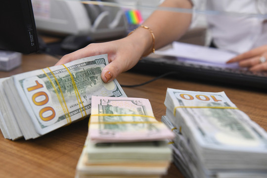 Nợ nước ngoài của doanh nghiệp Việt Nam chiếm 70% tổng nợ quốc gia trong 6 tháng đầu năm 2022
