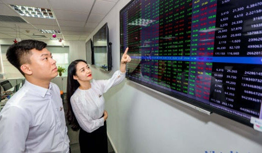 Quyết tâm tăng trưởng GDP 10% và kỳ vọng chu kỳ mới của chứng khoán