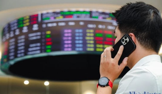 Chính sách đã mở đường, vì sao dòng tiền vẫn chưa trở lại chứng khoán?