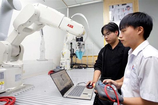 Việt Nam cần ‘tự chủ mở’ để nâng vị thế trong kỷ nguyên AI