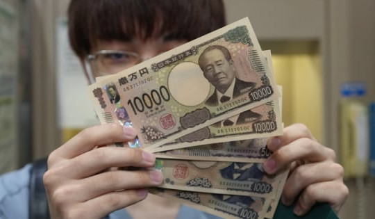 Sau Fed, BOJ cũng nâng lãi suất: Kỷ nguyên tiền rẻ tiếp tục lùi xa?