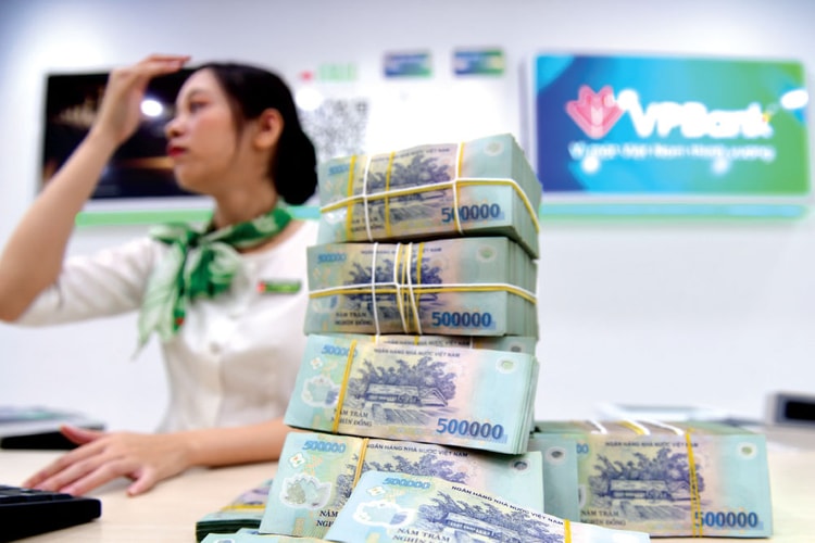 Vì sao tiền gửi tăng chậm?