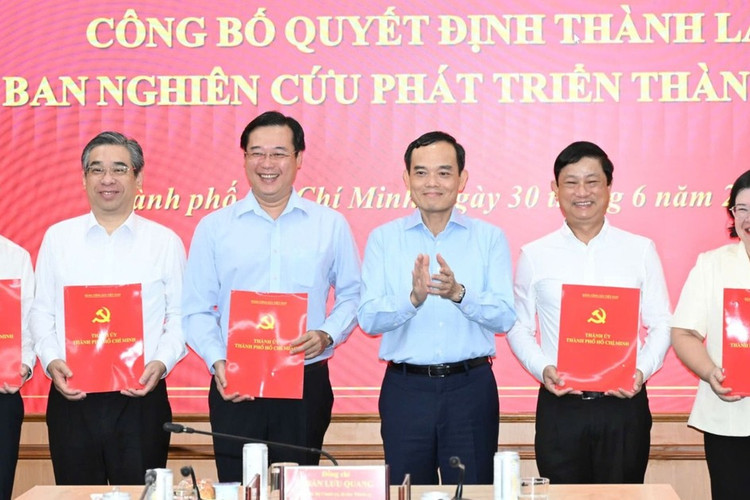 Công bố quyết định thành lập Ban Nghiên cứu phát triển TPHCM